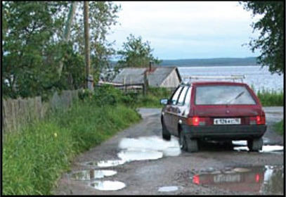 Для гарантування безпеки руху після подолання глибоких калюж водію рекомендується: